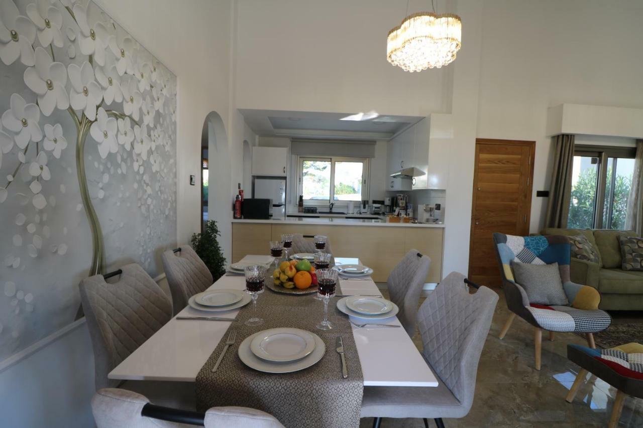 Yulya Villa By Taimoura Paphos Exterior photo