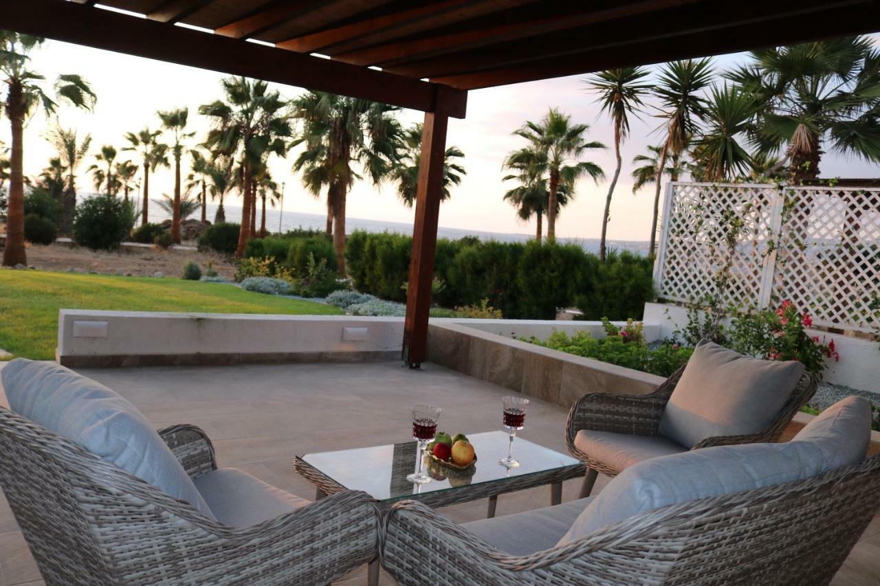 Yulya Villa By Taimoura Paphos Exterior photo